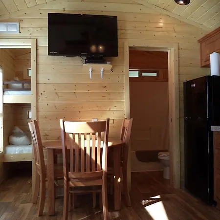 Palm Springs Camping Resort Cabin 4-3